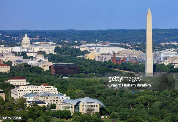aerial view of washington dc featuring the washington monument, us capitol building and the national mall - washington dc, usa. - national museum of natural history washington stock-fotos und bilder