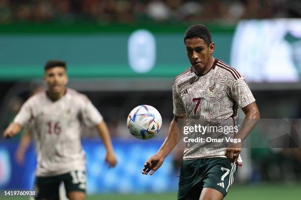 Luis Romo Barron of Mexico controls the ball during the friendly match between Mexico and Paraguay at Mercedes-Benz Stadium on August 31, 2022 in...