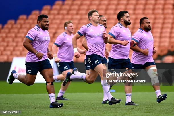 Beauden Barrett of the All Blacks runs through drills during a New Zealand All Blacks Training Session at FMG Stadium on September 01, 2022 in...