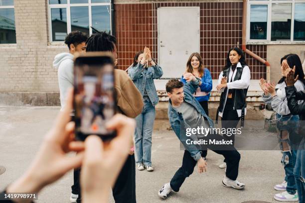 multiracial men and women applauding while friend dancing on street - street dancers stock pictures, royalty-free photos & images