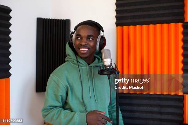 Rapper In Studio Rapping 6,995 Rap Studio Stock Photos, High-Res Pictures, and Images - Getty Images