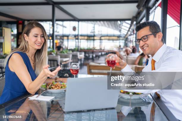 Social Distance Lunch Social Distance Indoor Dining Photos and Premium High Res Pictures ...