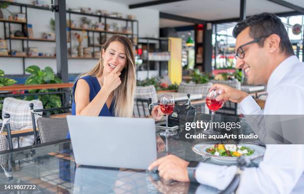 Social Distance Lunch Social Distance Indoor Dining Photos and Premium High Res Pictures ...
