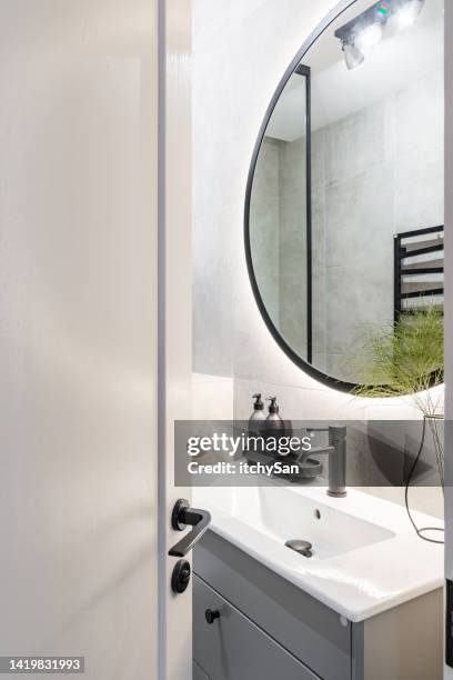 entering bathroom - domestic bathroom stockfoto's en -beelden