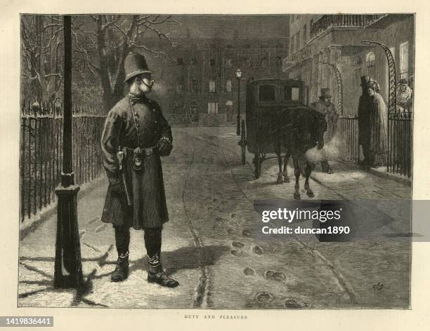 viktorianischer londoner polizist im dienst in kalter winternacht, beobachtet paar beim ausgehen, 19. jahrhundert - victorian police officer stock-grafiken, -clipart, -cartoons und -symbole