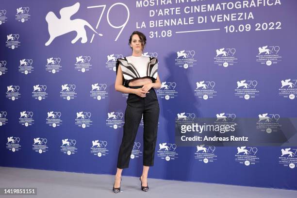 Noemie Merlant attends the photocall for "Tar" at the 79th Venice International Film Festival on September 01, 2022 in Venice, Italy.