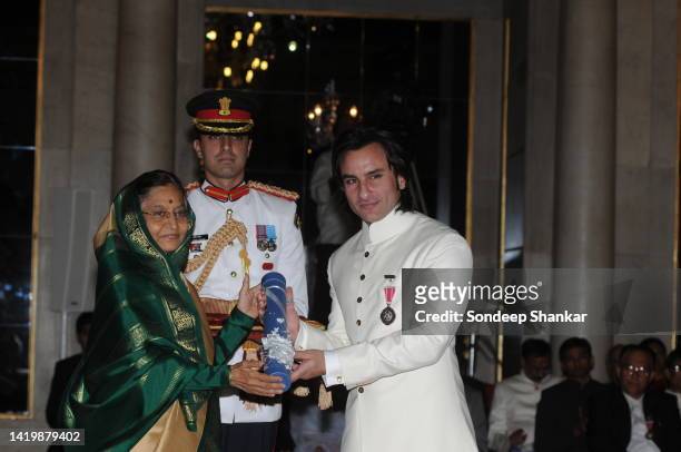 Bollywod acror Saif Ali Khan receives Padma Shree award from President Pratibha Patil at the Presidental Palace in New Delhi.