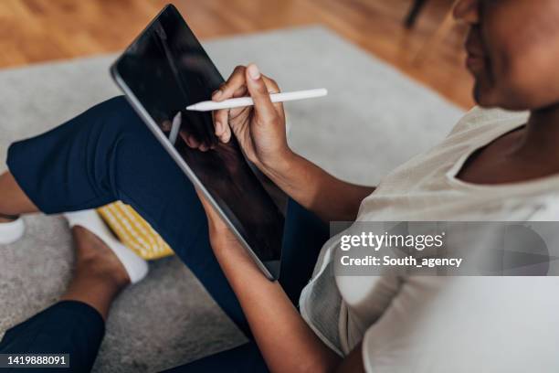 woman using digital tablet - digitized pen stock pictures, royalty-free photos & images