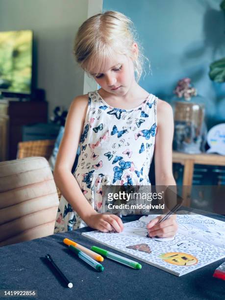 granddaughter making a coloring  page - coloring stockfoto's en -beelden
