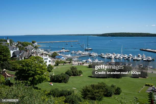 scenic view of beautiful landscape,high angle view of boats moored at harbour against clear blue sky,mackinac island,michigan,united states,usa - mackinac island stock-fotos und bilder