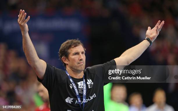 Torsten Jansen, head coach of Handball Sport Verein Hamburg reacts during the LIQUI MOLY HBL match between Handball Sport Verein Hamburg and SG...