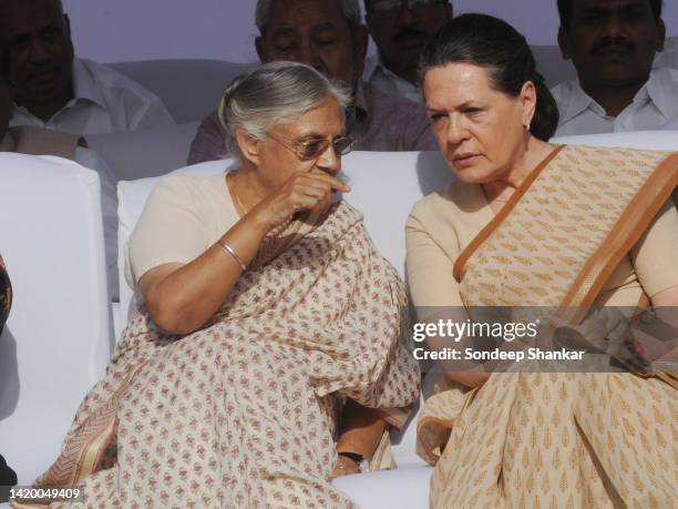 Delhi Chief Minister Sheila Dikshit talking with Congress President Sonia Gandhi.