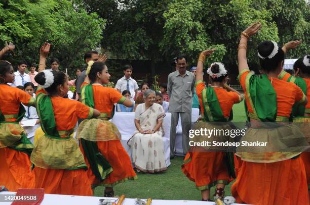 Delhi Chief Minister Sheila Dikshit enjoys painting and dance performed by school children during celebration of World Environment Day in New Delhi.