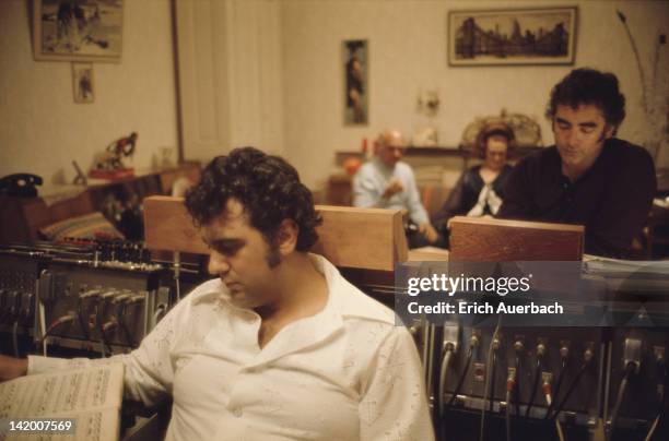 Spanish tenor Placido Domingo in a recording studio, circa 1975. In the background are Australian soprano Joan Sutherland and her husband Richard...