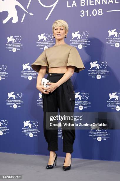 Marina Foïs attends the photocall for "La Syndicaliste" at the 79th Venice International Film Festival on September 02, 2022 in Venice, Italy.