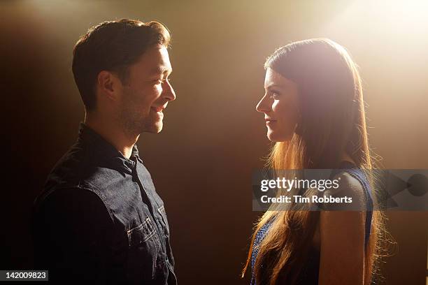 young couple looking at each other. - face à face photos et images de collection