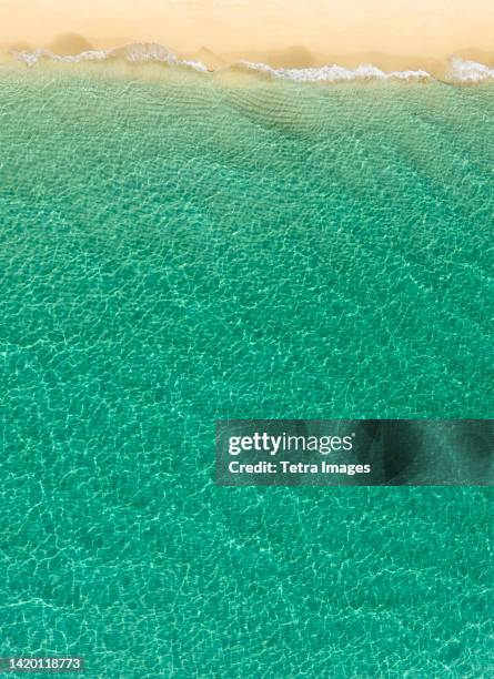 overhead view of turquoise ocean and beach - boca raton stockfoto's en -beelden