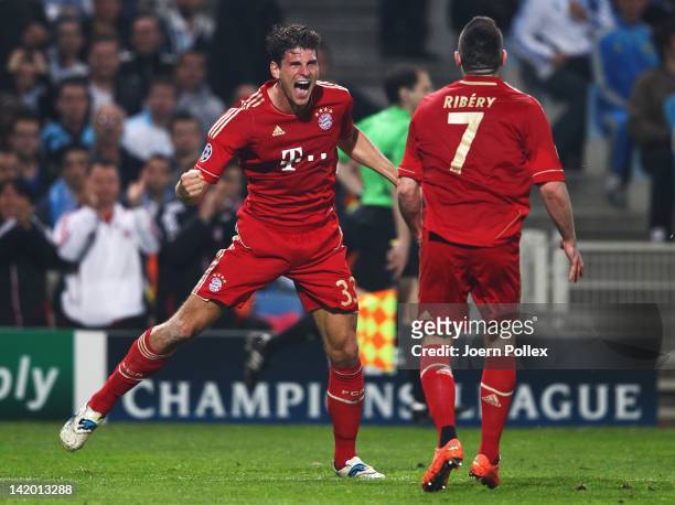 Mario Gomez of Muenchen celebrates with his team mate Franck Ribery after scoring his team's first goal during the UEFA Champions League Quarter...