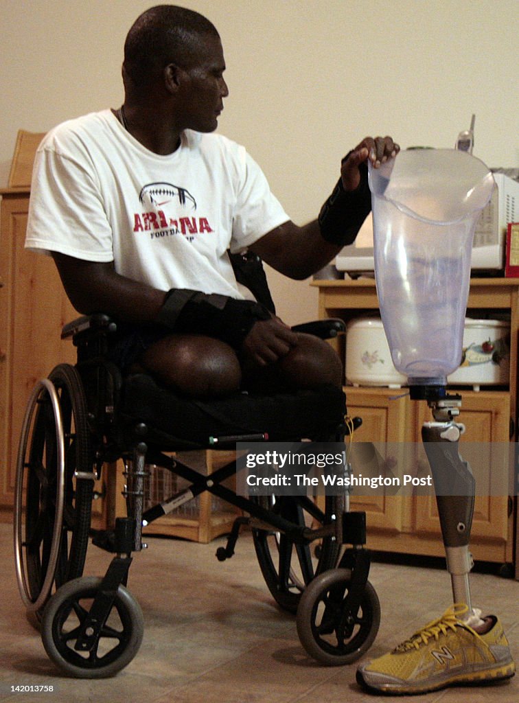 Lt Roderick Gadson FILE, Lt. Colonel Greg Gadson, a commander who lost both his legs to ...