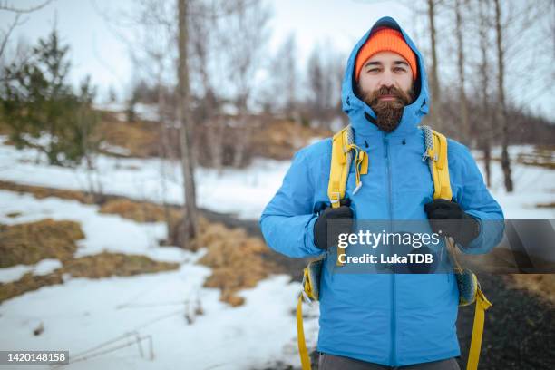 a portrait of a mountaineer touring the mountains of iceland. isl - frozen man stockfoto's en -beelden