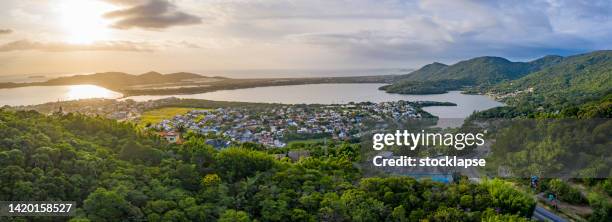 sonnenaufgang in florianopolis aussichtspunkt, conceicao lagune, santa catarina, brasilien - florianopolis stock-fotos und bilder