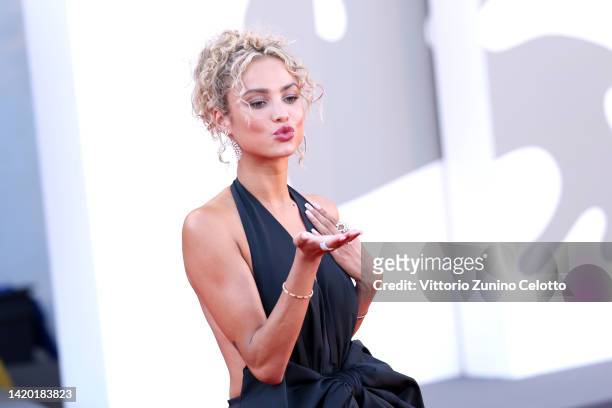 Rose Bertram attends the "Bones And All" red carpet at the 79th Venice International Film Festival on September 02, 2022 in Venice, Italy.