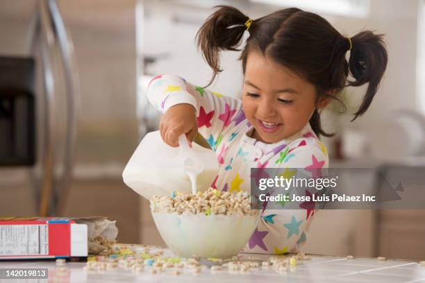 caucasian pouring milk into cereal - milk pour - fotografias e filmes do acervo