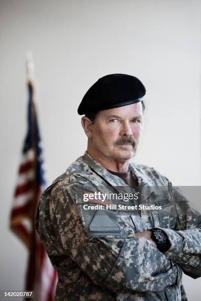 soldier in uniform standing with arms crossed - beret cap stock pictures, royalty-free photos & images