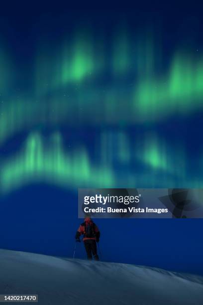 man watching aurora polaris - yellowknife canada stockfoto's en -beelden