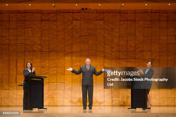 business people having debate on stage - debate 個照片及圖片檔