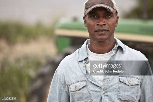 serious african american farmer - missouri mittlerer westen stock-fotos und bilder