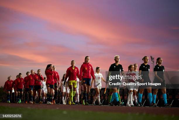 The teams walk out prior to the FIFA Women's World Cup 2023 Qualifier group B match between Spain and Hungary at Ciudad del Futbol de Las Rozas on...