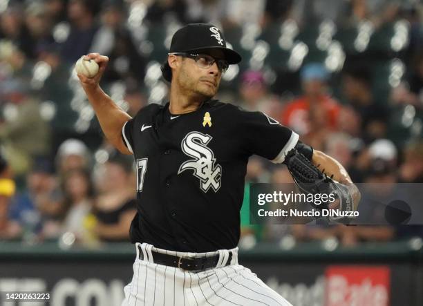 Joe Kelly of the Chicago White Sox throws a pitch during the first inning of a game against the Minnesota Twins at Guaranteed Rate Field on September...