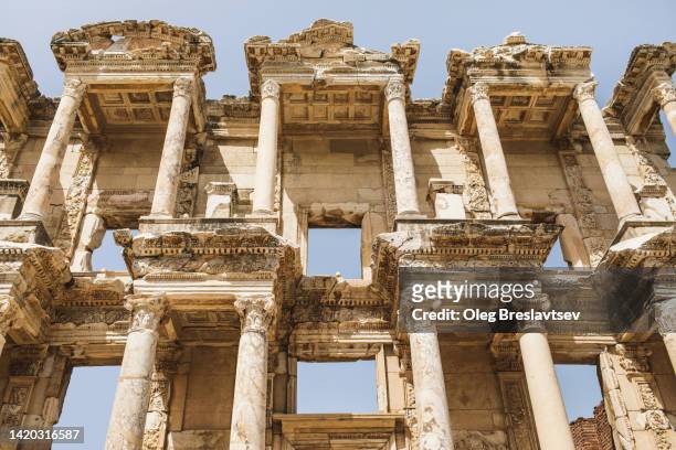 ruins of ancient site efes in izmir, turkey. unesco heritage. antique greek culture and architecture - greek arch stock-fotos und bilder