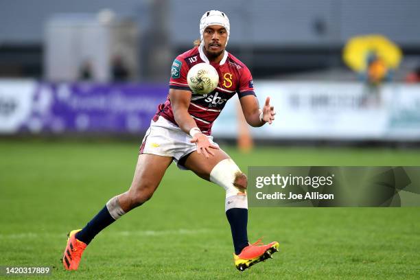 Viliami Fine of Southland receives a pass during the round five Bunnings NPC match between Southland and Wellington at Rugby Park Stadium, on...