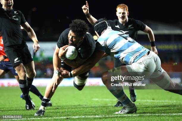 Ardie Savea of the New Zealand All Blacks scores a try during The Rugby Championship match between the New Zealand All Blacks and Argentina Pumas at...