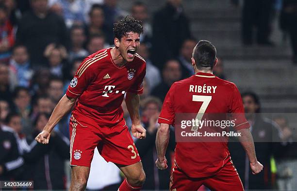 Mario Gomez of Muenchen celebrates with his team mate Franck Ribery after scoring his team's first goal during the UEFA Champions League Quarter...