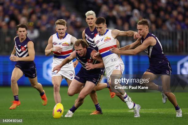 David Mundy of the Dockers and Josh Dunkley of the Bulldogs contest for the ball during the AFL First Elimination Final match between the Fremantle...