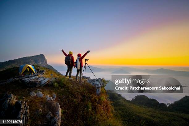 time happy morning - couple paysage asie photos et images de collection