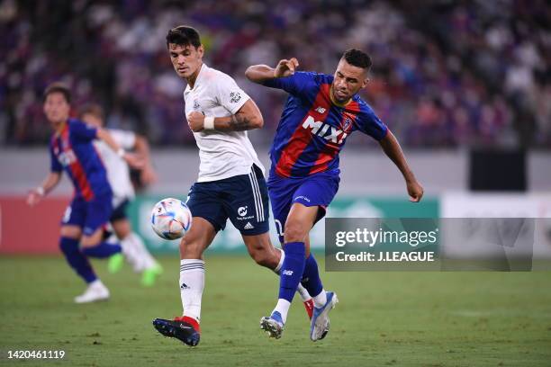 Of Yokohama F･Marinos and LUIZ PHELLYPE of F.C.Tokyo battle for the ball during the J.LEAGUE Meiji Yasuda J1 28th Sec. Match between F.C.Tokyo and...