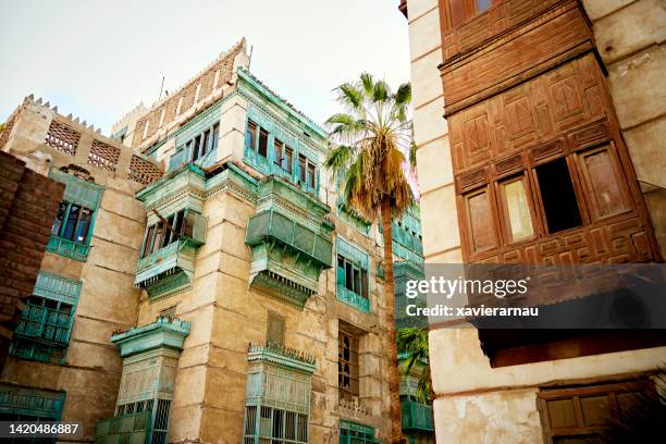 historic vernacular architecture in al-balad, jeddah - jiddah stockfoto's en -beelden
