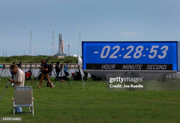 Space Rockets Over Timer Nasa Countdown Photos and Premium High Res Pictures - Getty Images