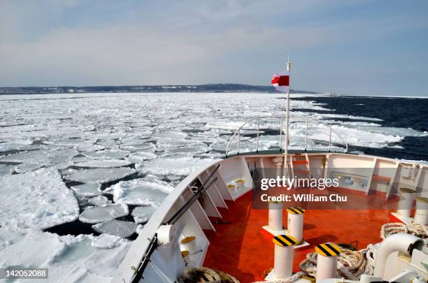 aurora ice breaker - eisbrecher stock-fotos und bilder