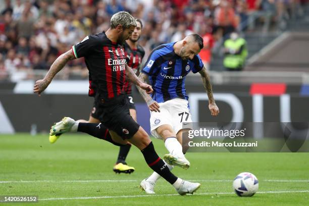 Marcelo Brozovic of FC Internazionale scores their side's first goal during the Serie A match between AC Milan and FC Internazionale at Stadio...