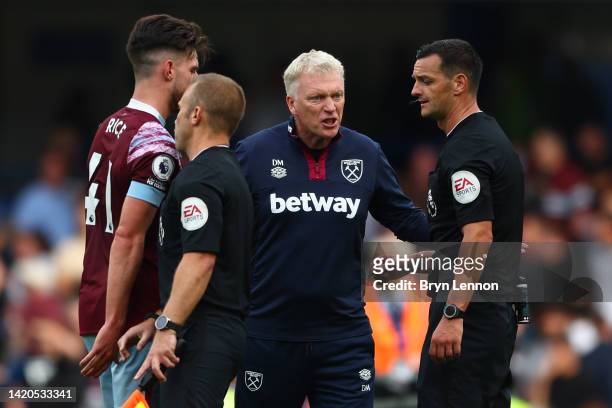 David Moyes, Manager of West Ham United speaks to Referee Andy Madley following their side's defeat during the Premier League match between Chelsea...