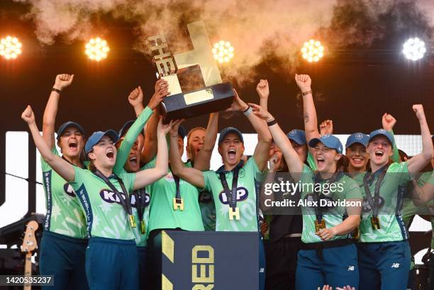 Suzie Bates and Lauren Winfield-Hill of Oval Invincibles lift the Women's Hundred Trophy with teammates after the Hundred Final between Oval...