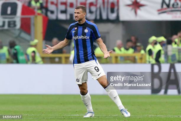 Edin Dzeko of FC Internazionale celebrates scoring their side's second goal during the Serie A match between AC Milan and FC Internazionale at Stadio...