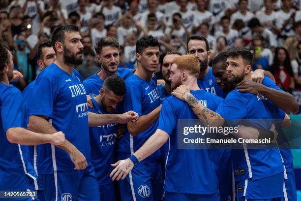 Italy's roster bond prior the FIBA EuroBasket 2022 group C match between Greece and Italy at Forum di Assago on September 03, 2022 in Milan, Italy.