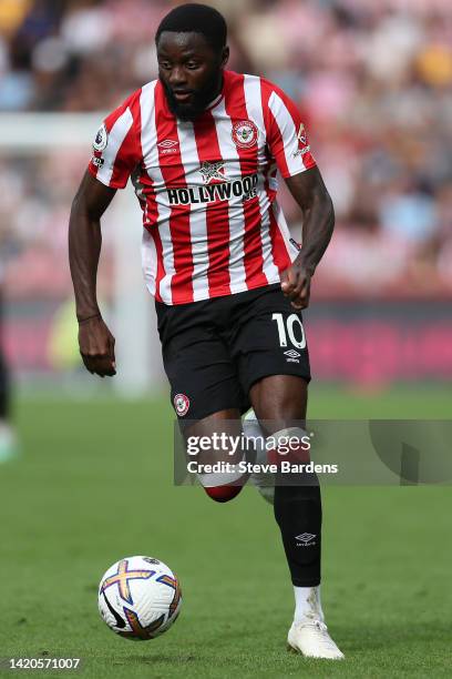 Josh Dasilva of Brentford runs with the ball during the Premier League match between Brentford FC and Leeds United at Brentford Community Stadium on...