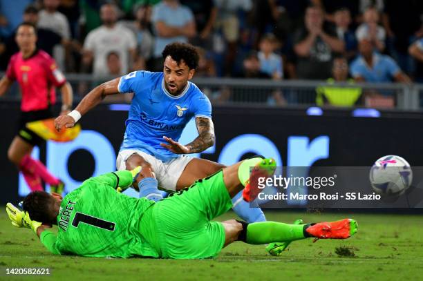 Feelipe Anderson of SS Lazio compete for the ball with Alex Meret of SSC Napoli during the Serie A match between SS Lazio and SSC Napoli at Stadio...
